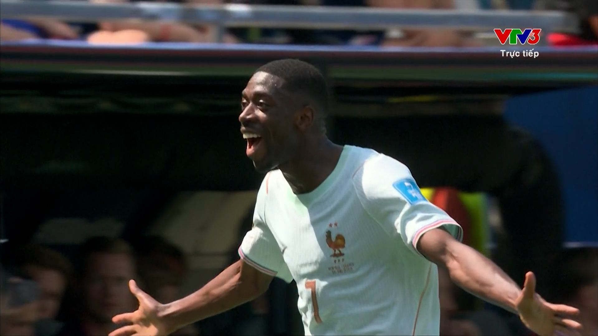 Dembele hoàn tất cú hat-trick cho đội tuyển Phát trong hiệp 1