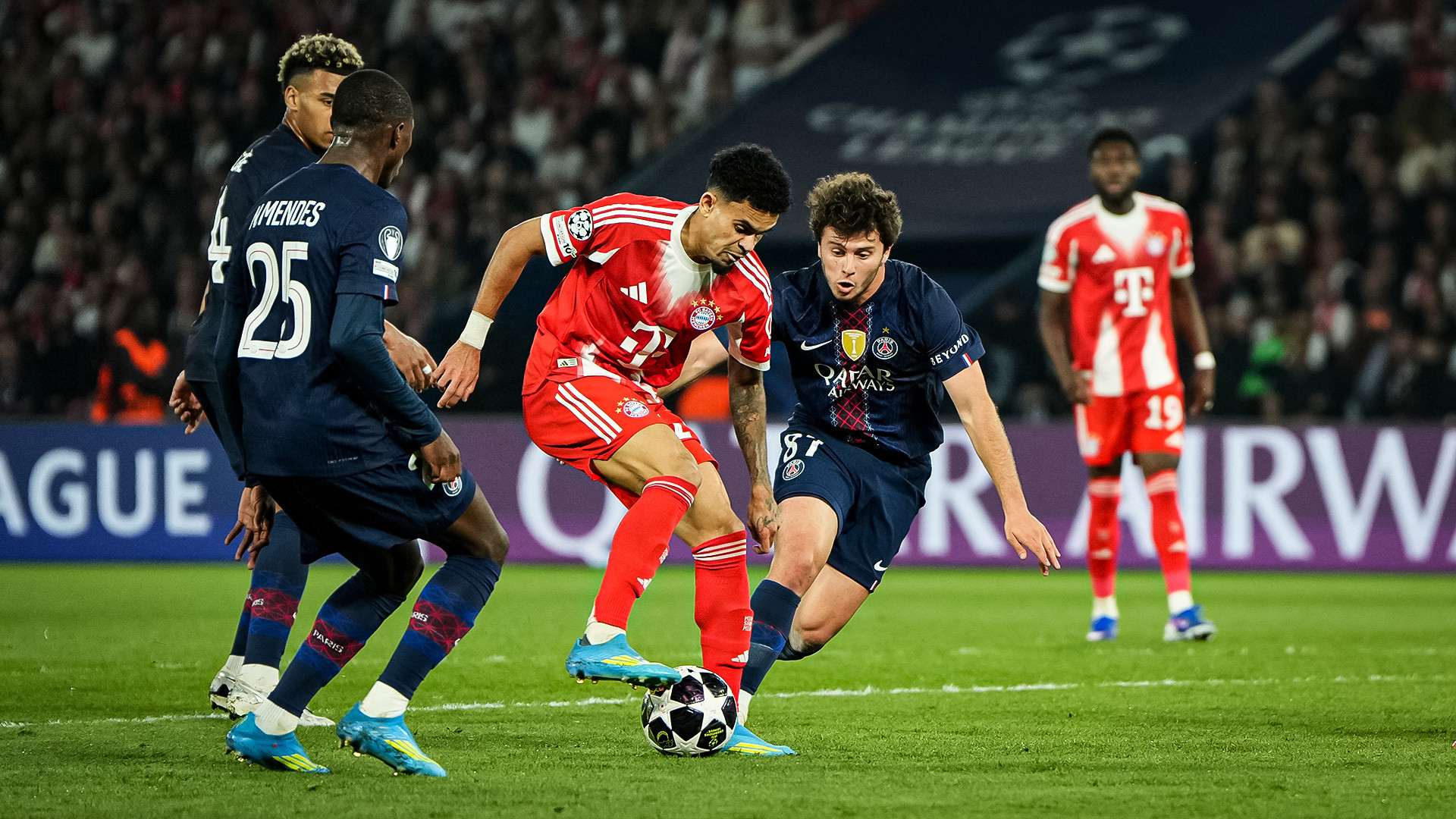  Kết quả Bán kết lượt đi UEFA Champions League 25/26 giữa PSG - Bayern Munich: "Đại tiệc" 9 bàn thắng, tấm vé chung kết gọi tên ai? 