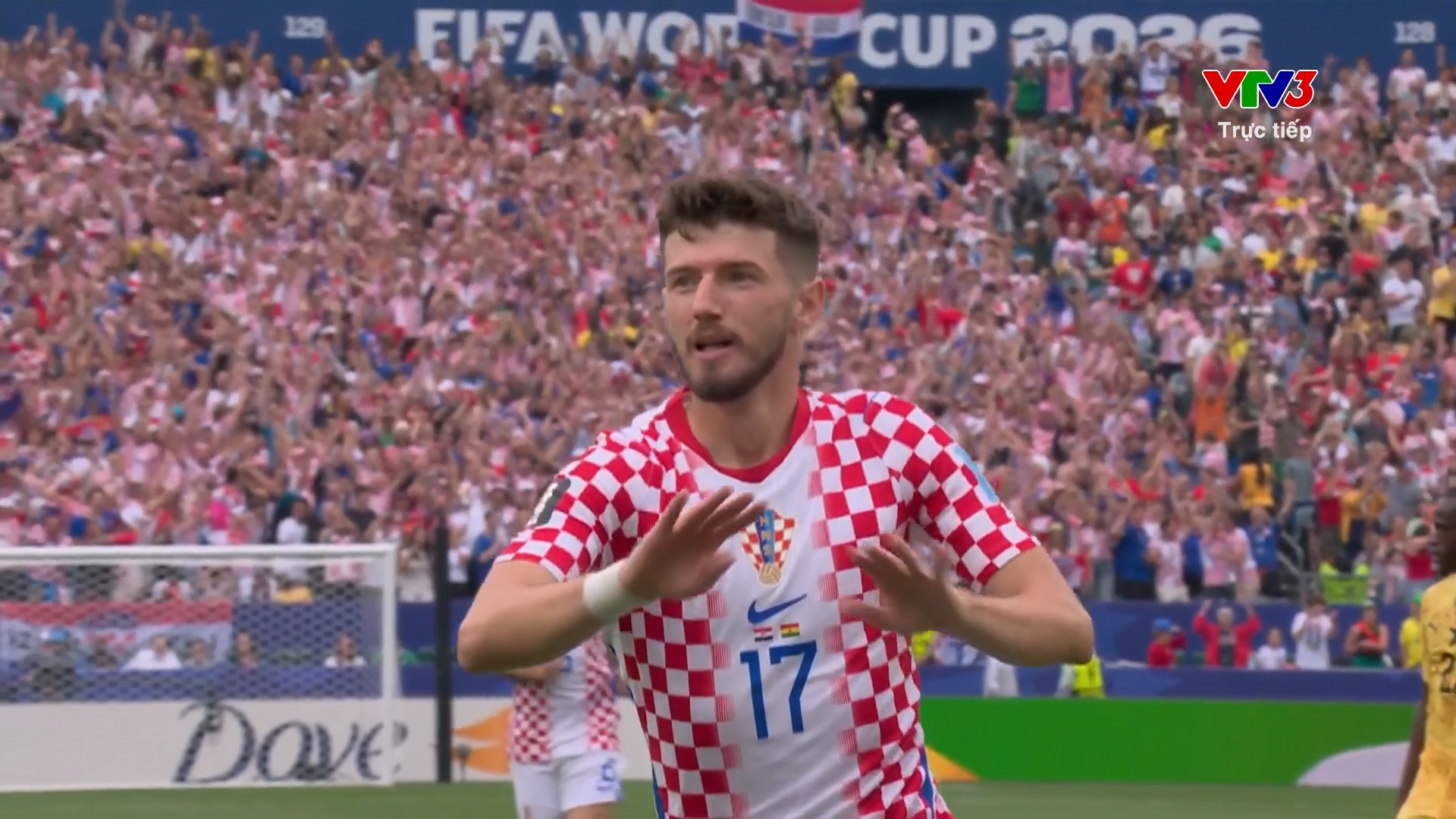  Petar Sucic ghi siêu phẩm, mở tỷ số cho Croatia