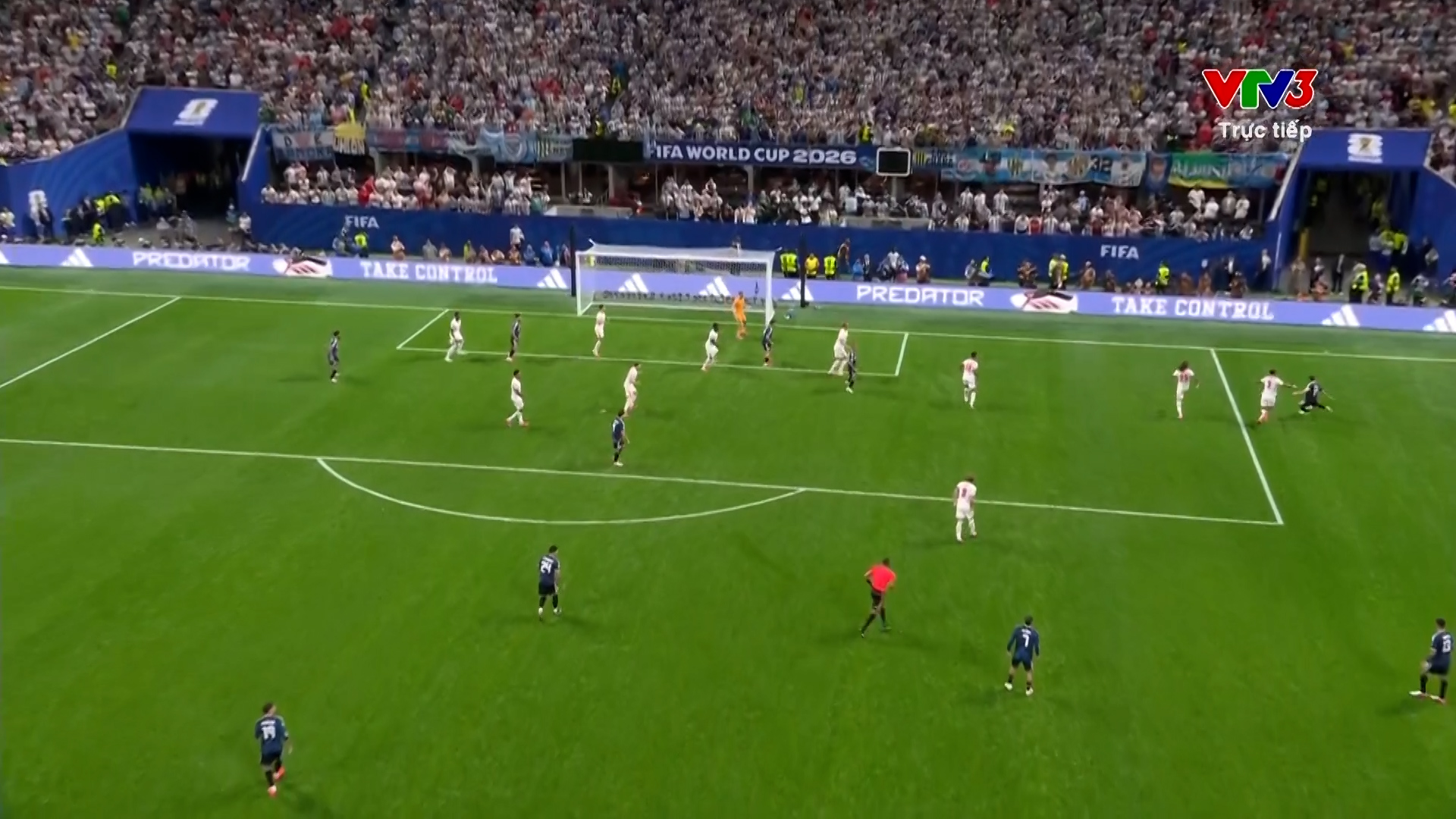 Argentina thắng 2-1 nhờ cú đúp kiến tạo của Messi