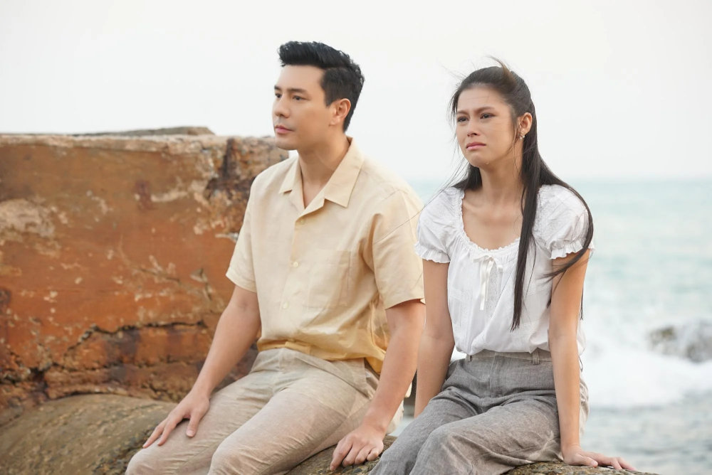 "Mật Đắng" (Nampueng Kom) tập 8: Nụ hôn đầu tiên và cảm xúc khó kiểm soát của Purim