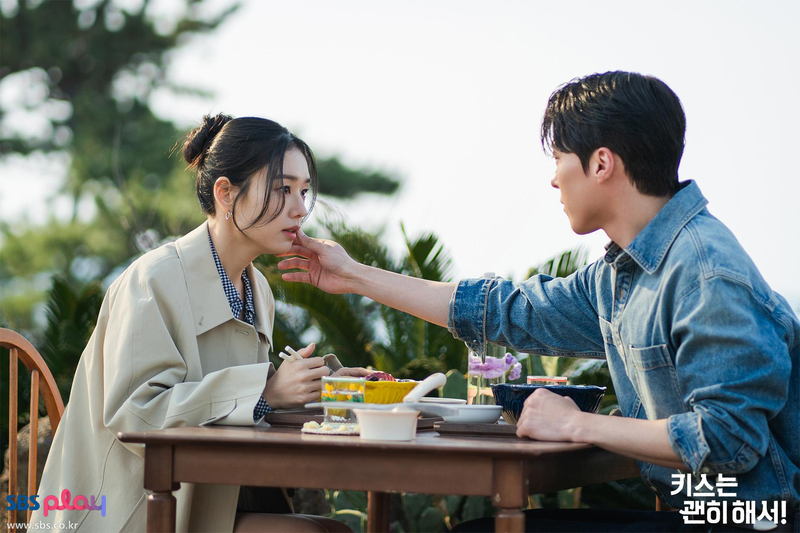 "Dynamite Kiss" Tập 1: Màn "chào sân" bùng nổ của Jang Ki Yong và lời nói dối "động trời" của Ahn Eun Jin