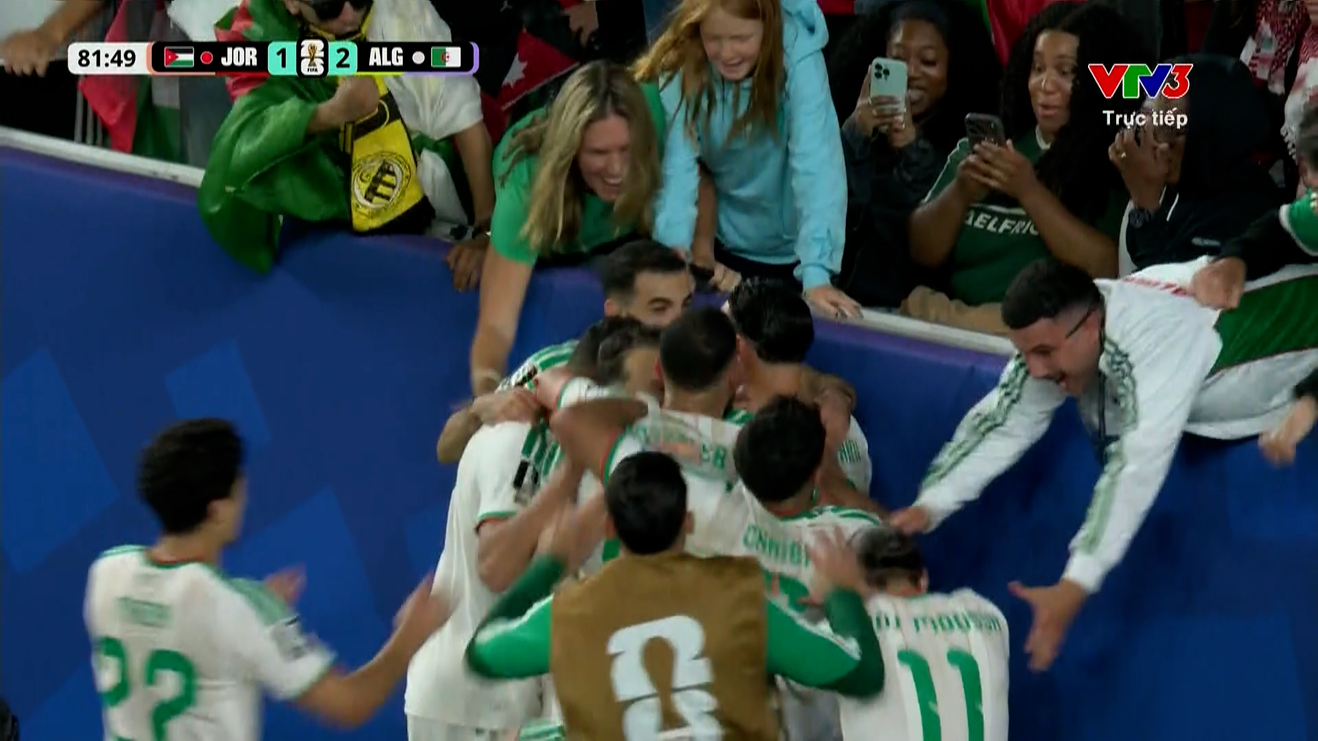 Gouiri nhanh chân đá nối ấn định tỉ số 2-1 cho Algeria