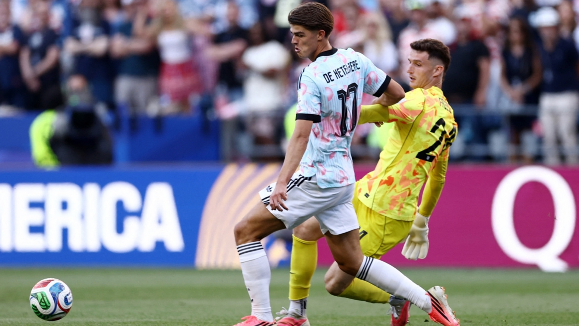 Thủ môn Freese mắc sai lầm ngớ ngẩn, Mỹ kết thúc hành trình World Cup